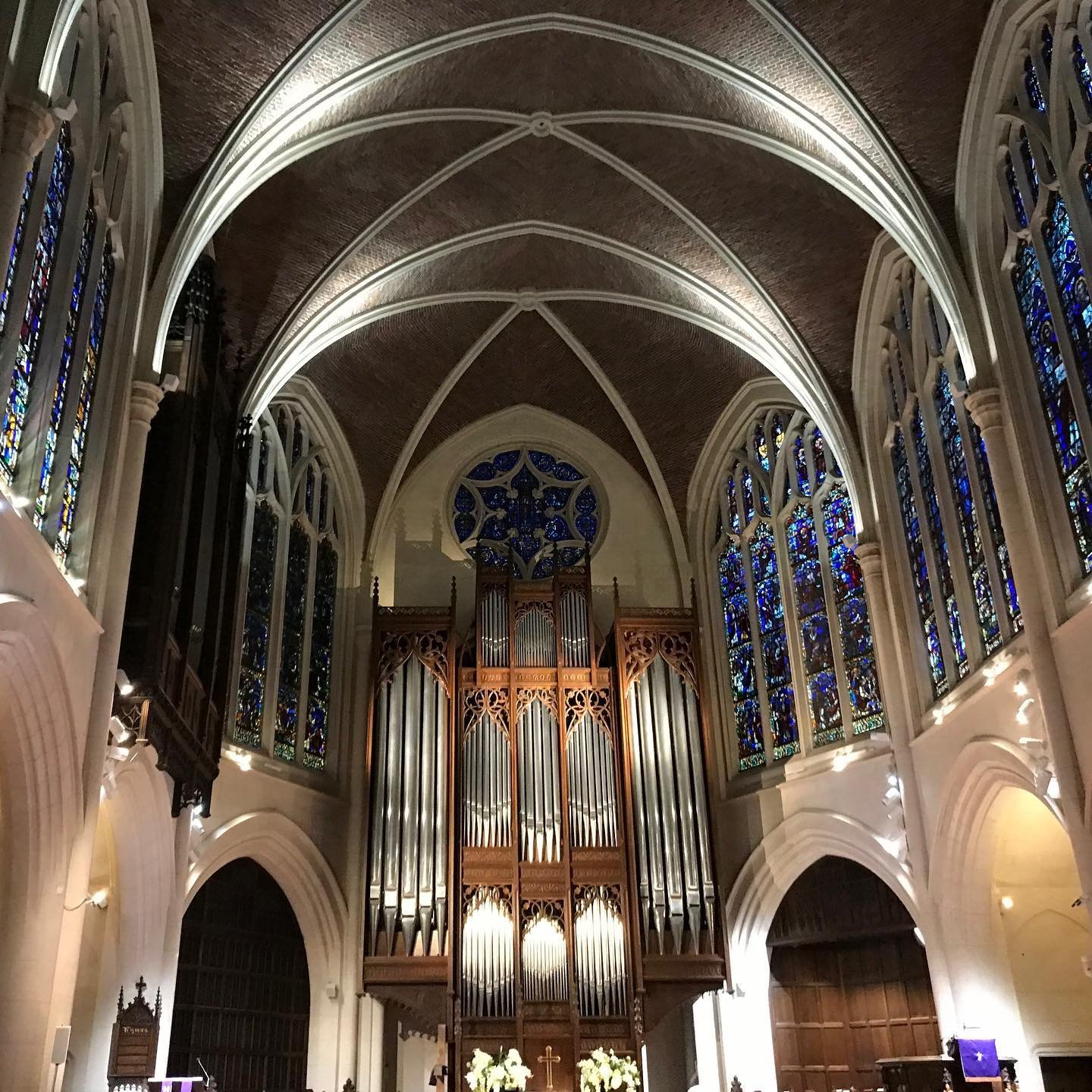 Paris-American-Church-Organ.jpeg.jpg