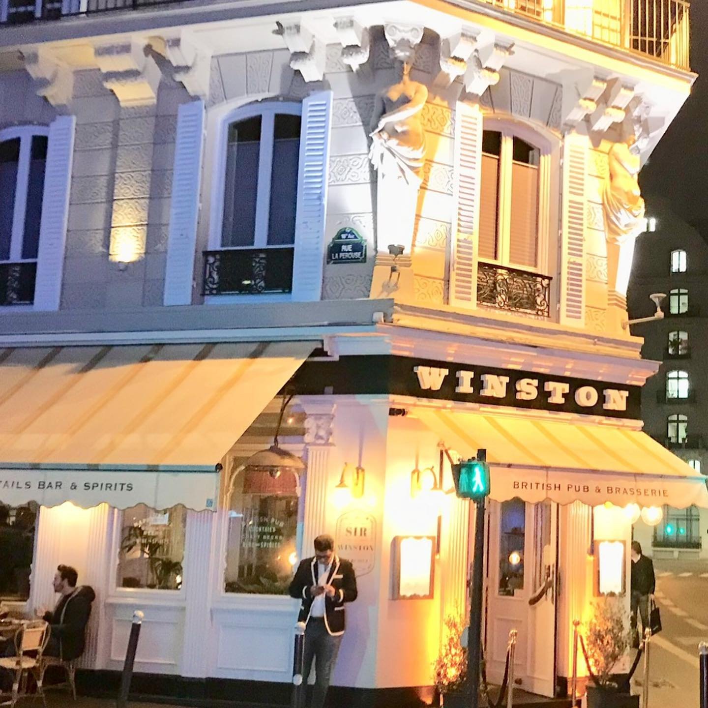 Winston-Churchill-Pub-Bar-Paris.jpg.jpg