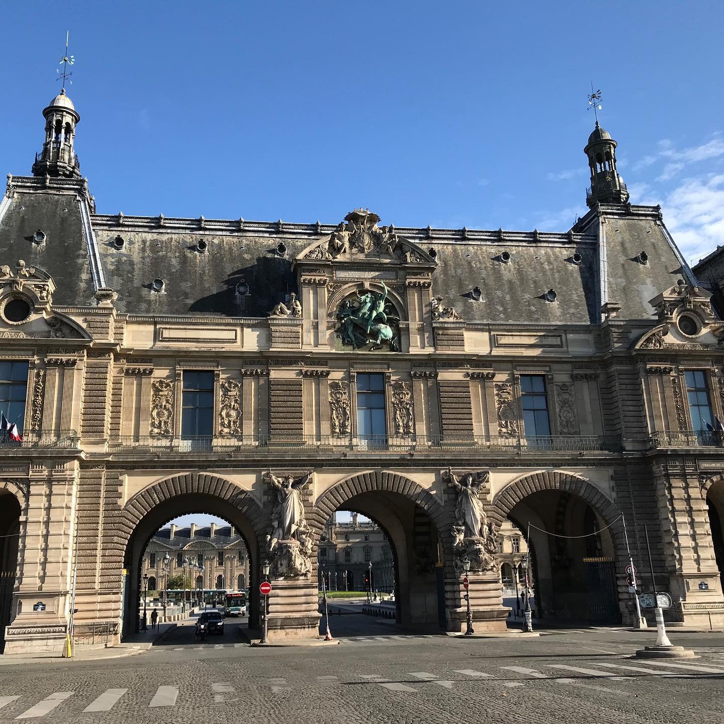 Guichets-du-Louvre-Arches.jpg.jpg