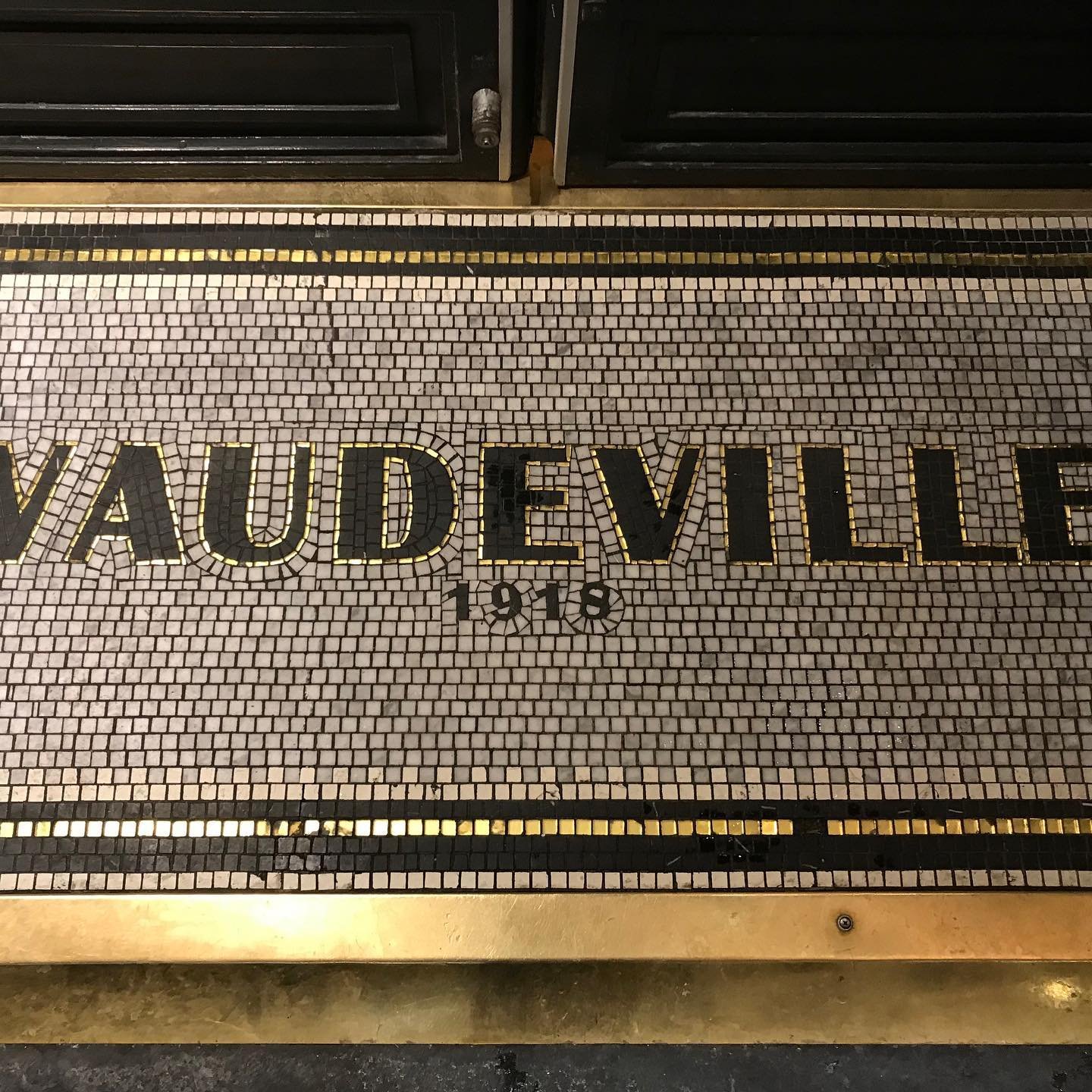 Vaudeville-Paris-Brasserie.jpg.jpg