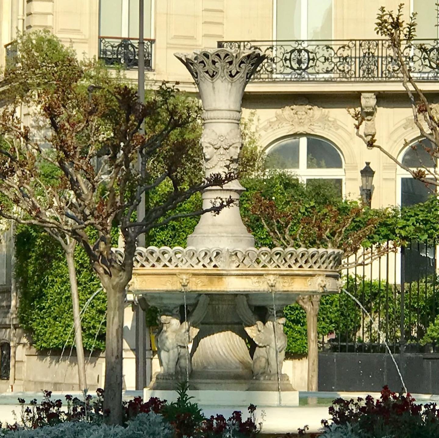 Rue-François-Premier-Fountain.jpg.jpg