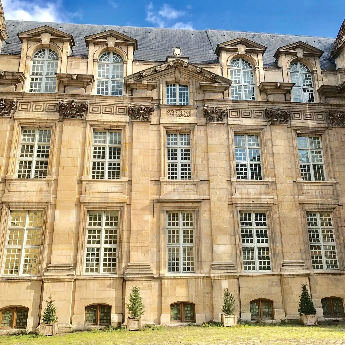 Hôtel-de-Lamoigon-Historical-Library.jpg.jpg