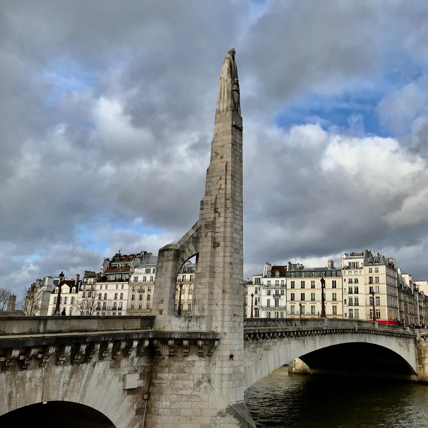 Paris-Bridge-Tournelle-Sainte-Genevieve.jpg.jpg
