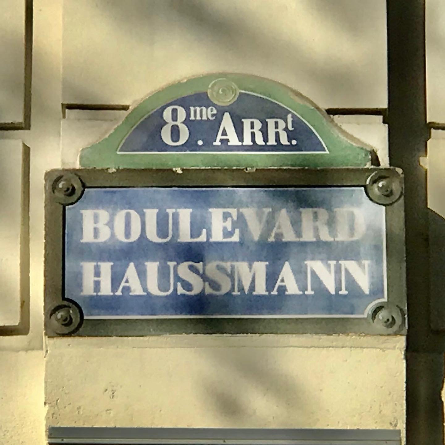 Plaque-Haussmann-Boulevard-Paris.jpg.jpg