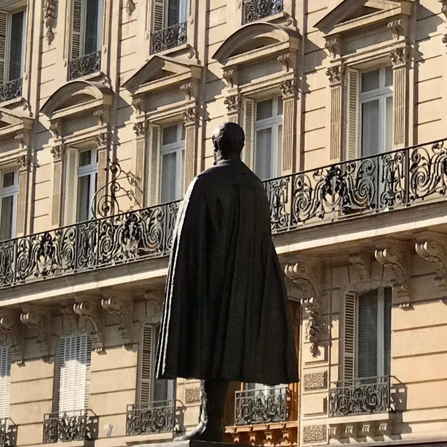 Statue-Haussmann-Architecture-Paris.jpg.jpg