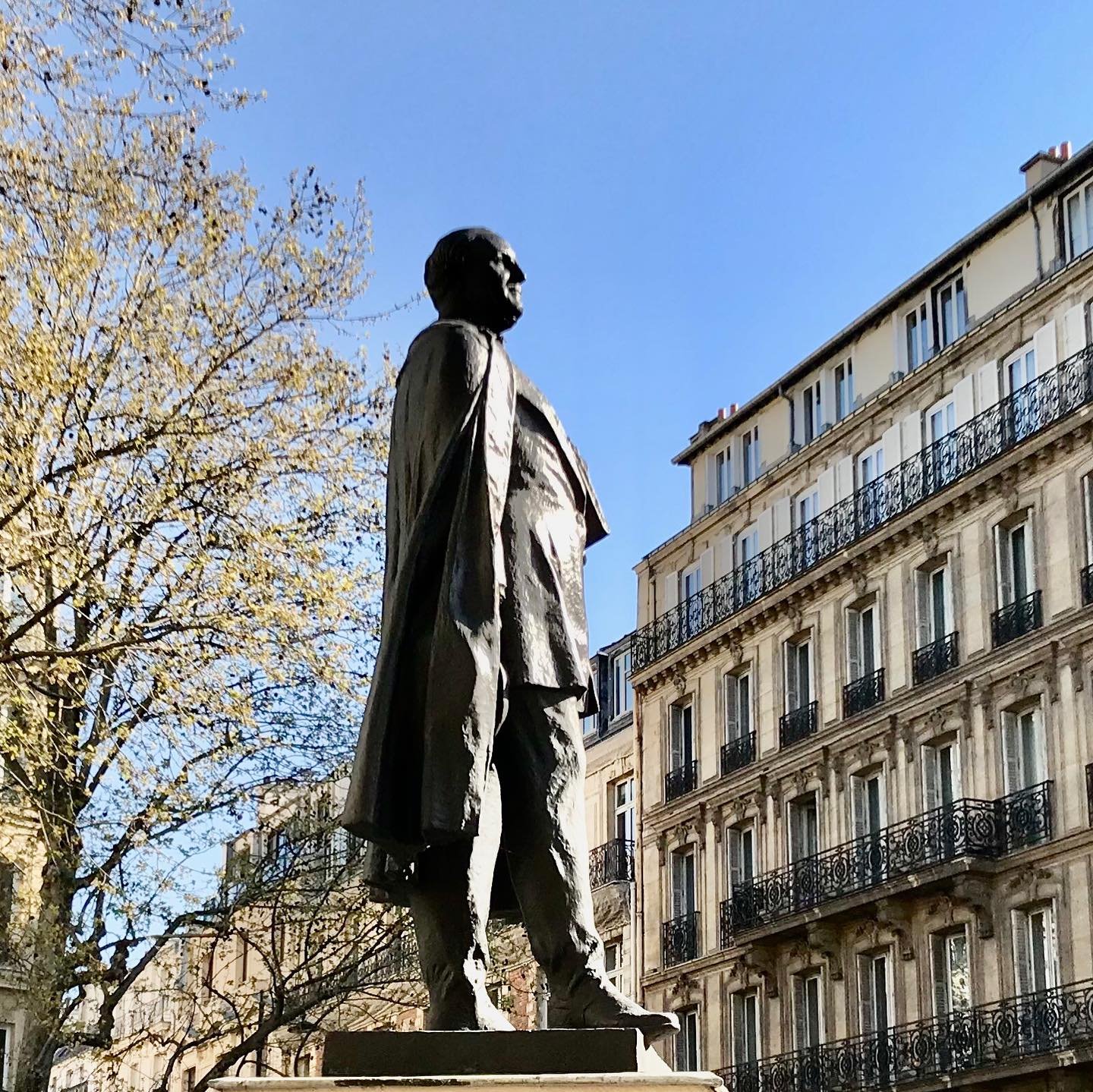Statue-Haussmann-Boulevard-Paris.jpg.jpg