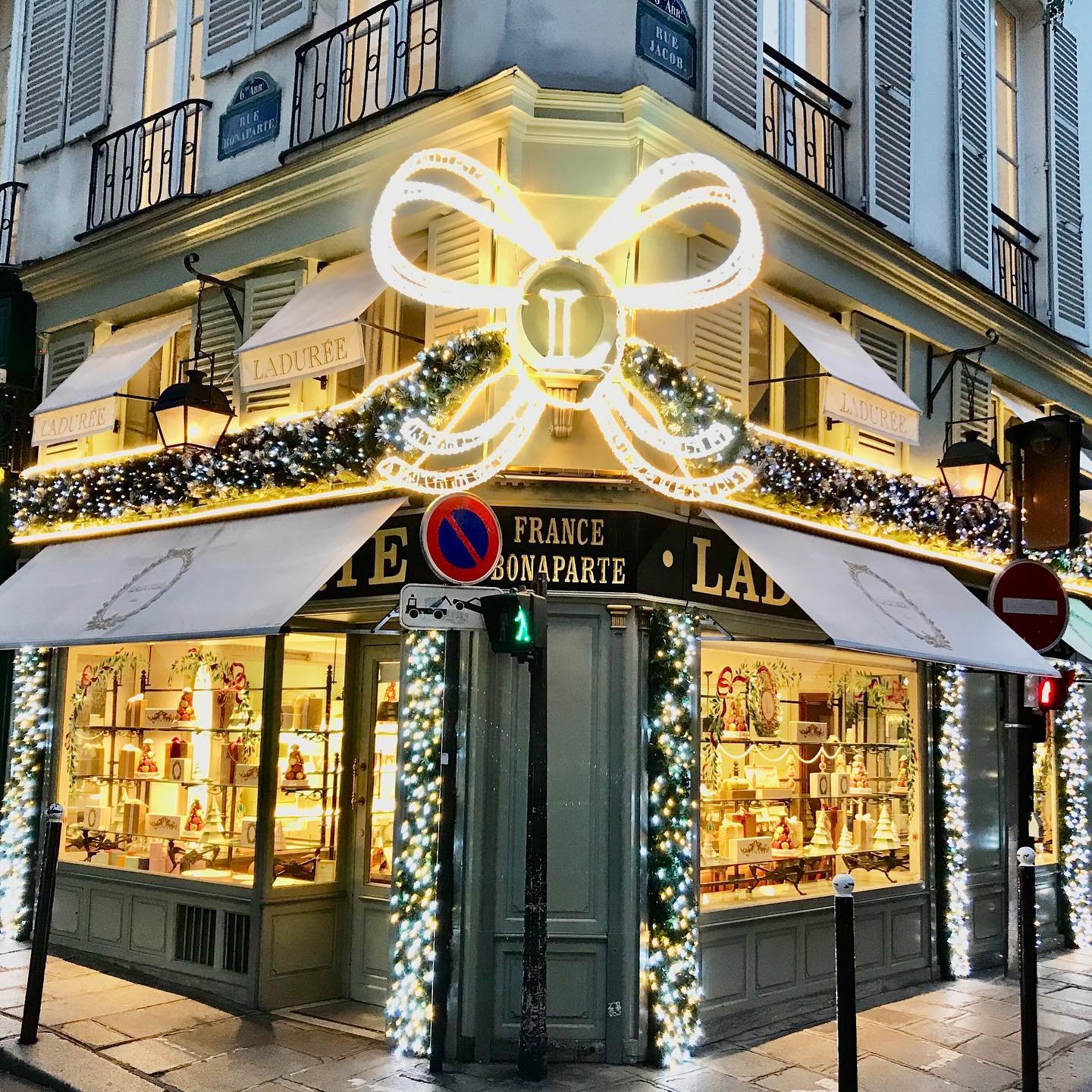 La-Durée-Paris-Boutique-Christmas.jpg.jpg
