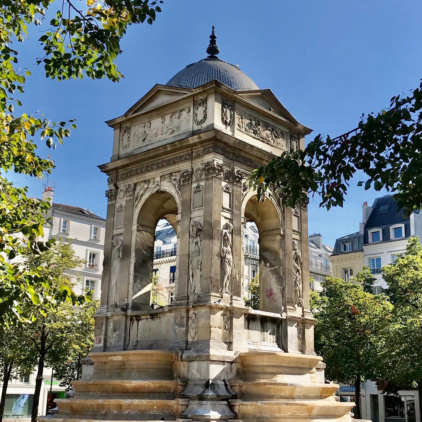 Innocents-Fountain-Paris-Renaissance.jpg.jpg