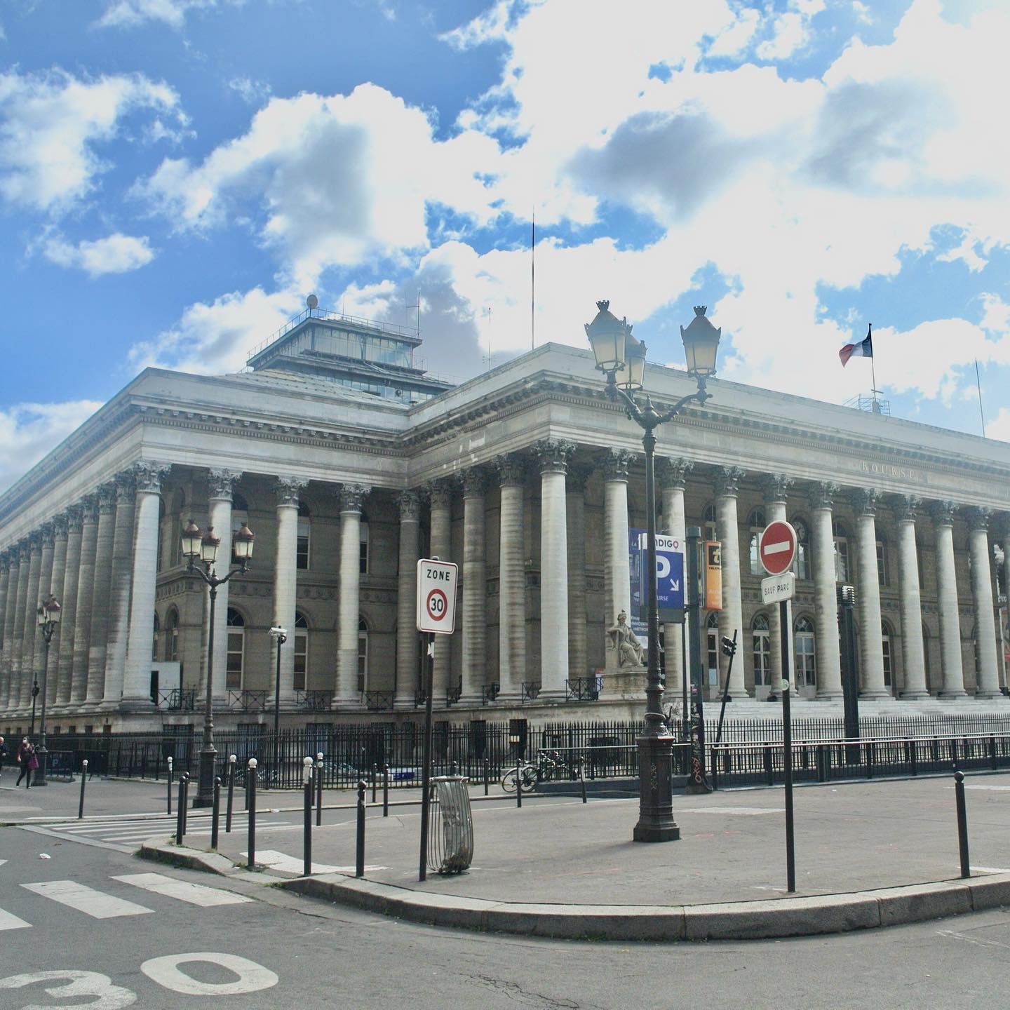 Paris-Palais-Brongniart.jpg.jpg