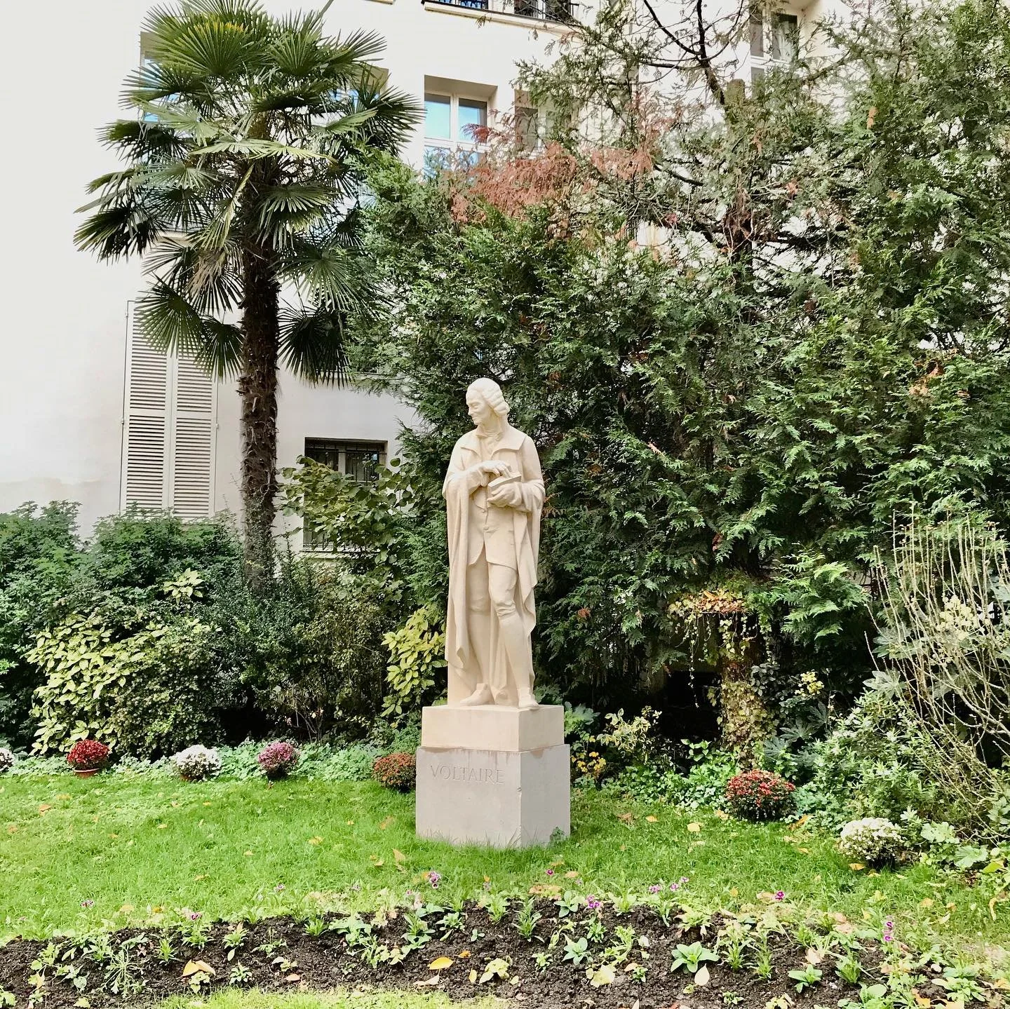 Paris-Voltaire-Restored-Statue.jpg.jpg