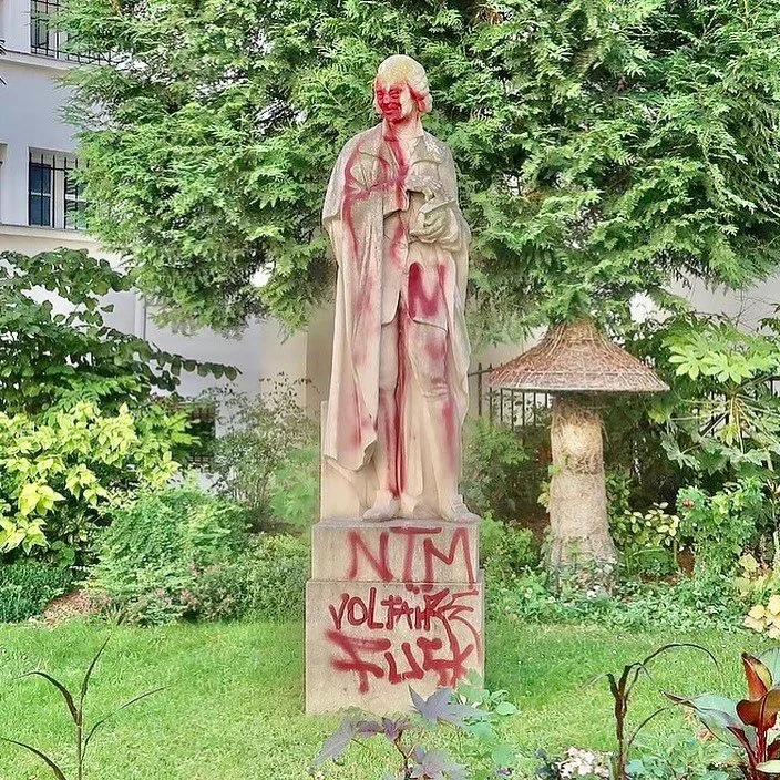 Voltaire-Statue-Covered-in-Blood.jpg.jpg
