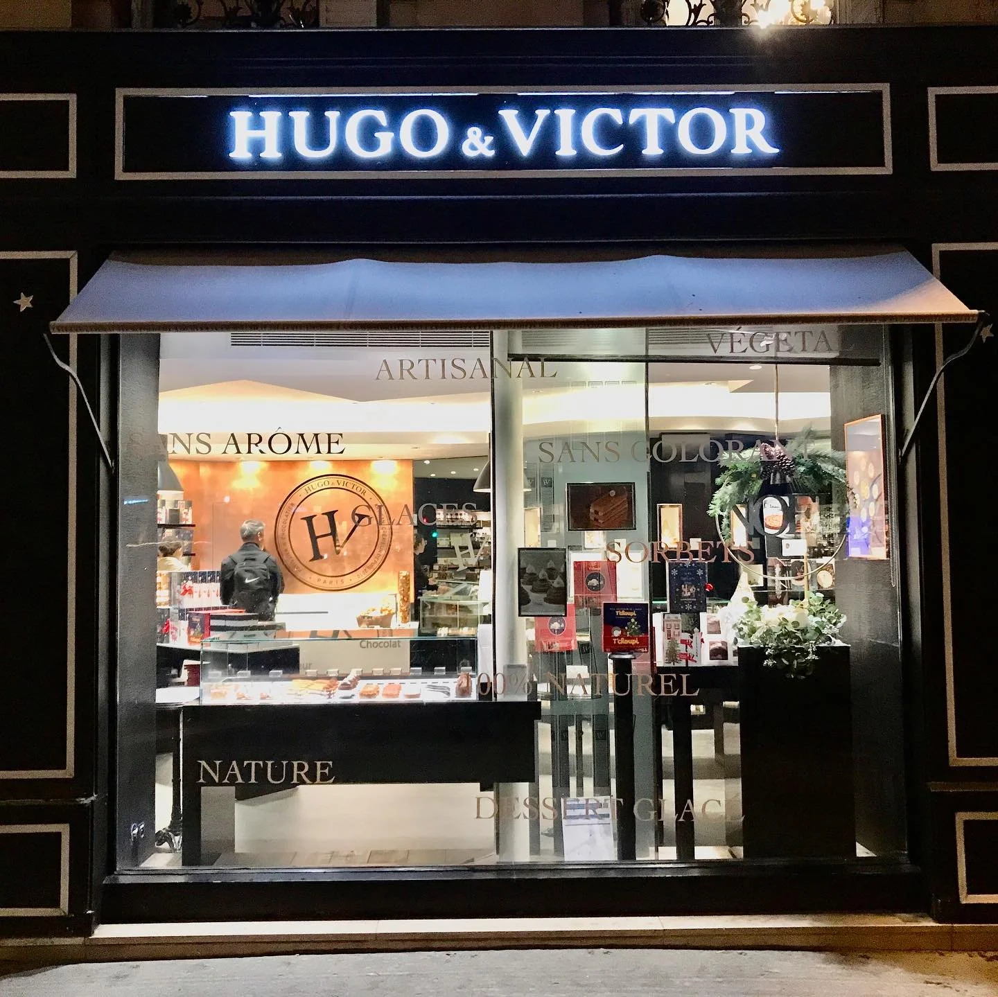 Hugo-&-Victor-Shop-Paris.jpg