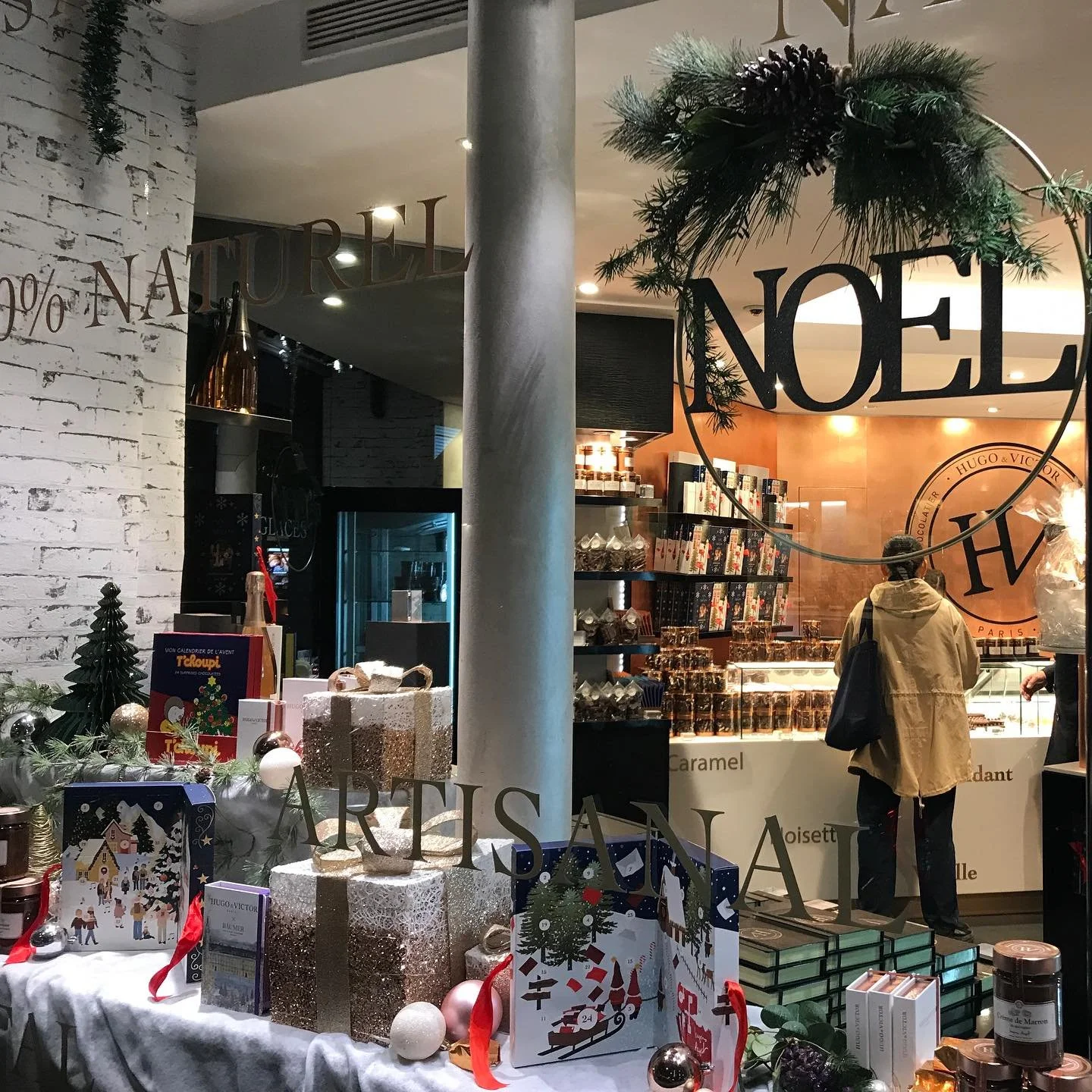 Hugo-&-Victor-Shop-Window.jpg