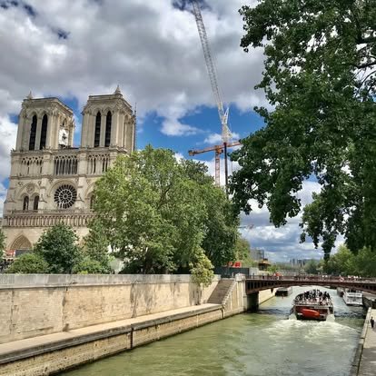 Pont-au-Double-Notre-Dame-Bridge.jpg