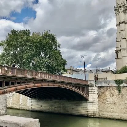 Pont-au-Double-Paris-Bridge.jpg
