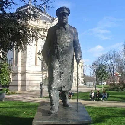 Winston-Churchill-Statue-De-Gaulle.jpg