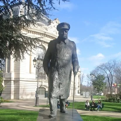 Winston-Churchill-Statue-Grand-Palais.jpg