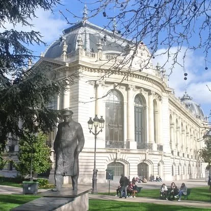 Winston-Churchill-Statue-Paris-WWII.jpg