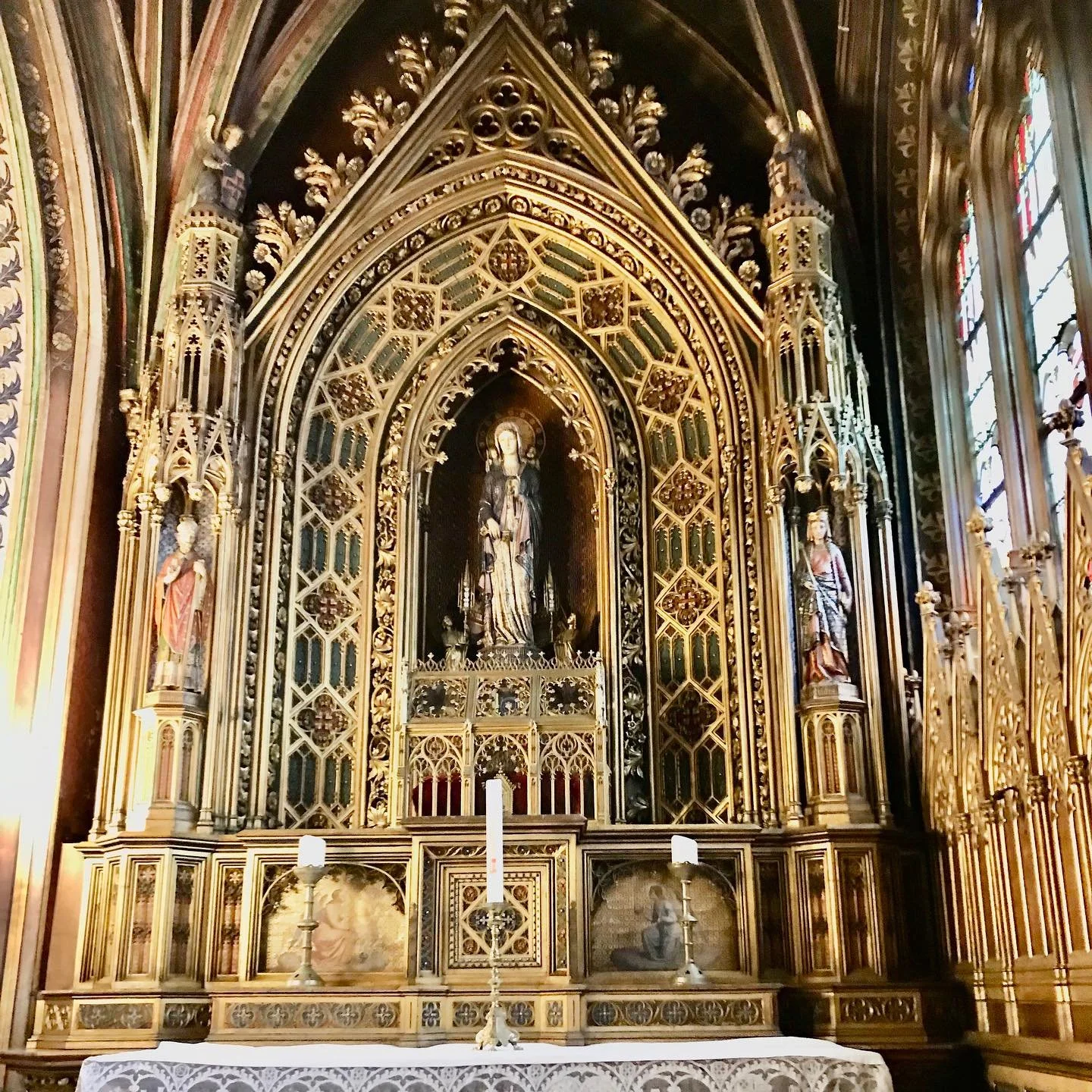 Reliquary-Chapel-Sainte-Geneviève.jpg
