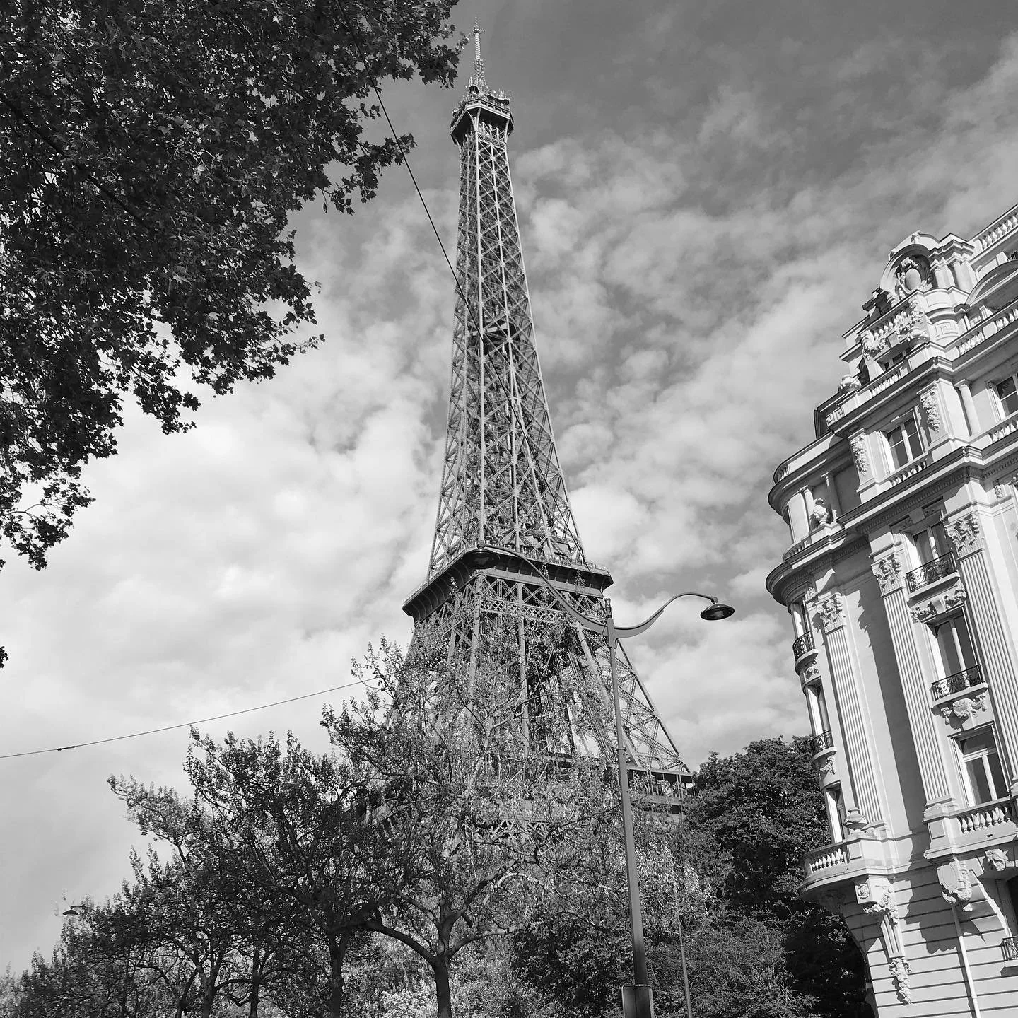 Eiffel-Tower-Black-and-White.jpg