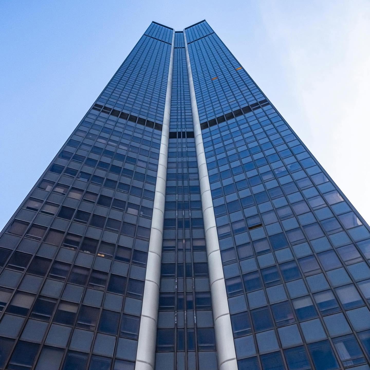 Paris-Montparnasse-Tower-facade.jpg