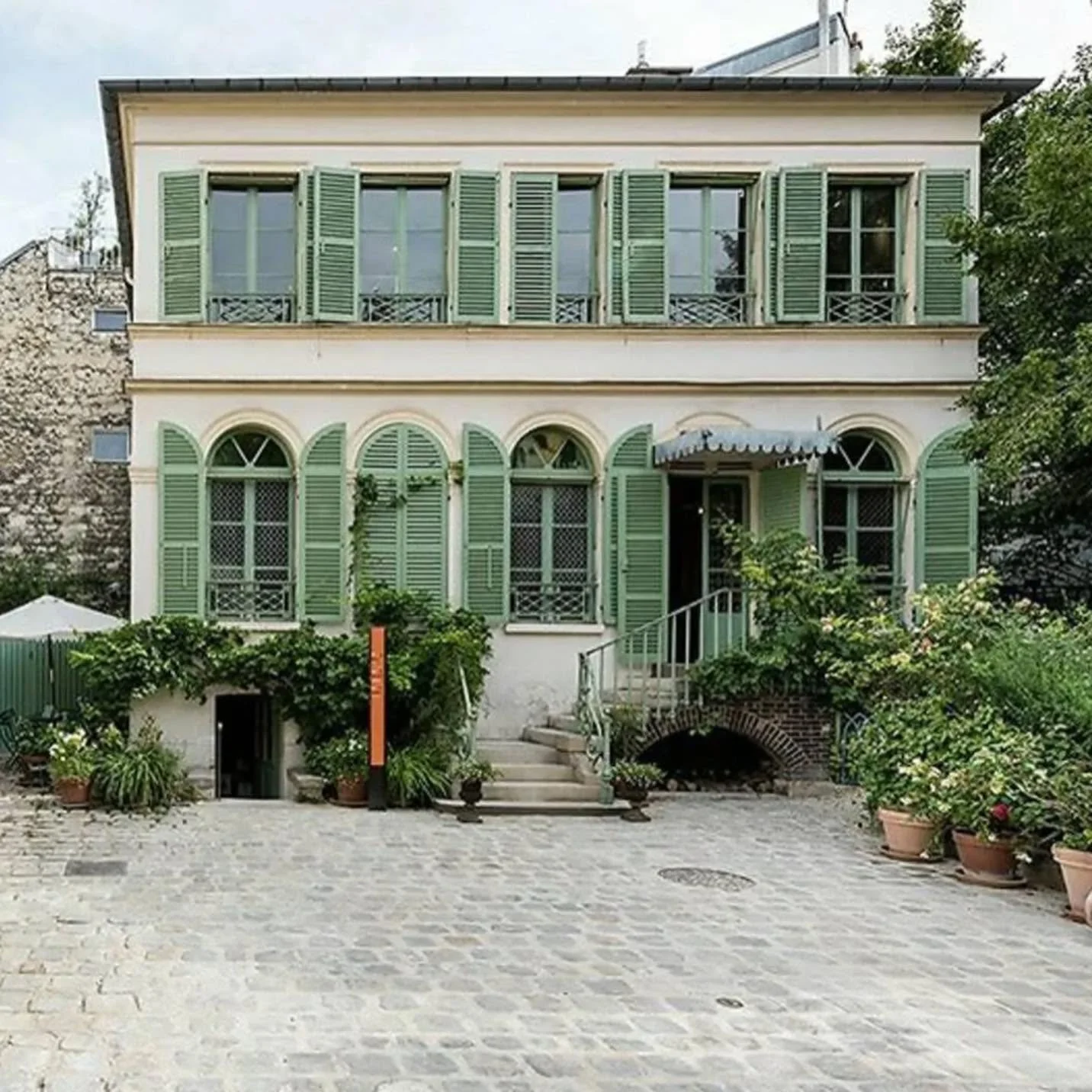 Museum-Romantic-Life-Garden-Café.jpg