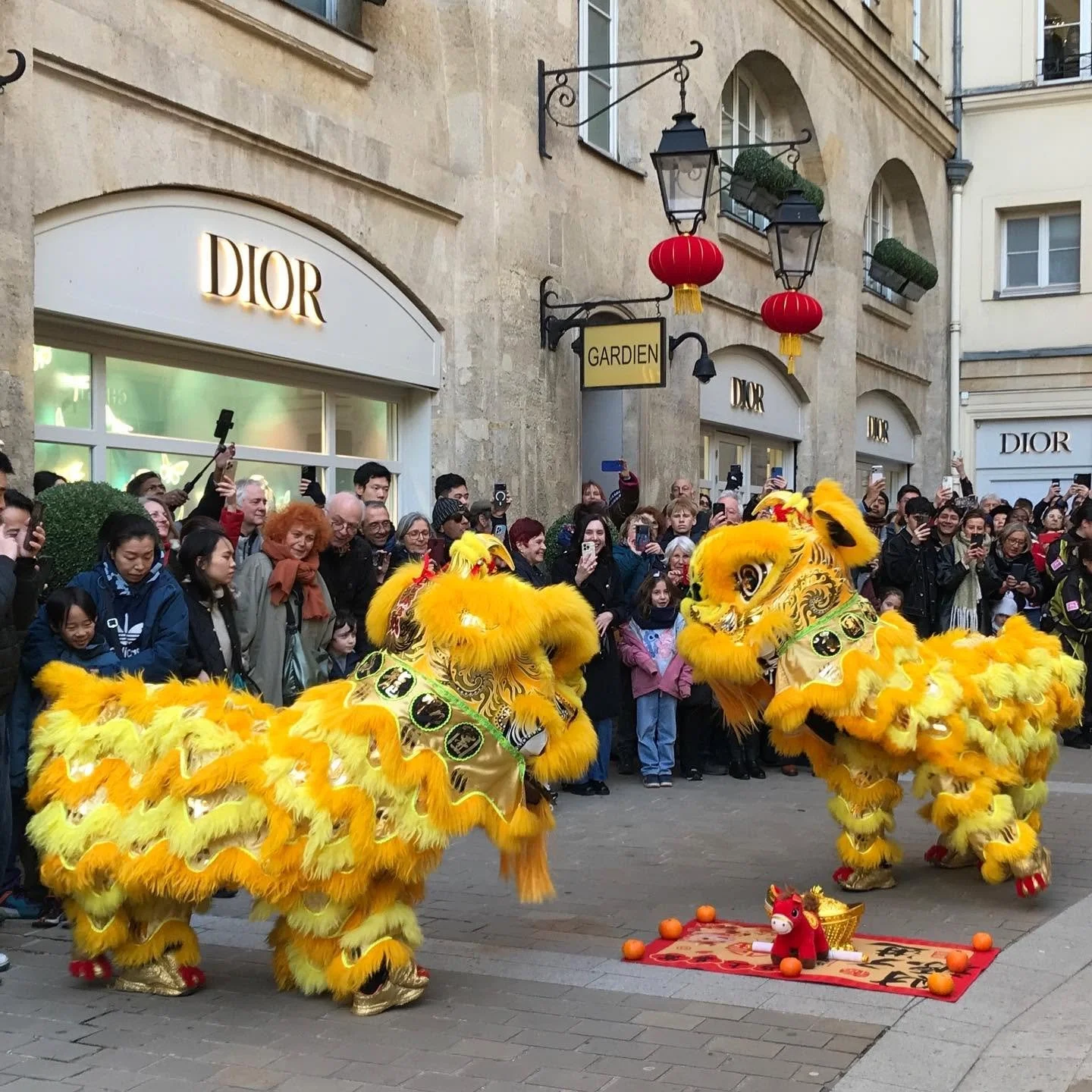 Paris-Chinese-New-Year-Lions-Dance.jpg