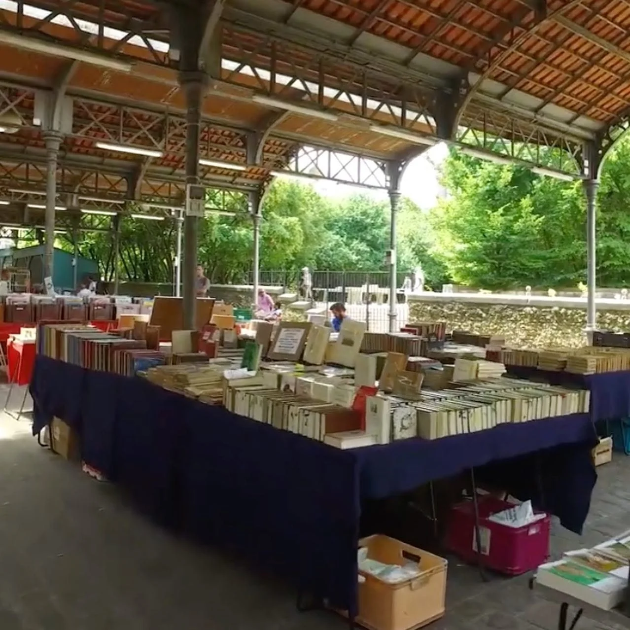 Paris-Book-Stalls.jpg