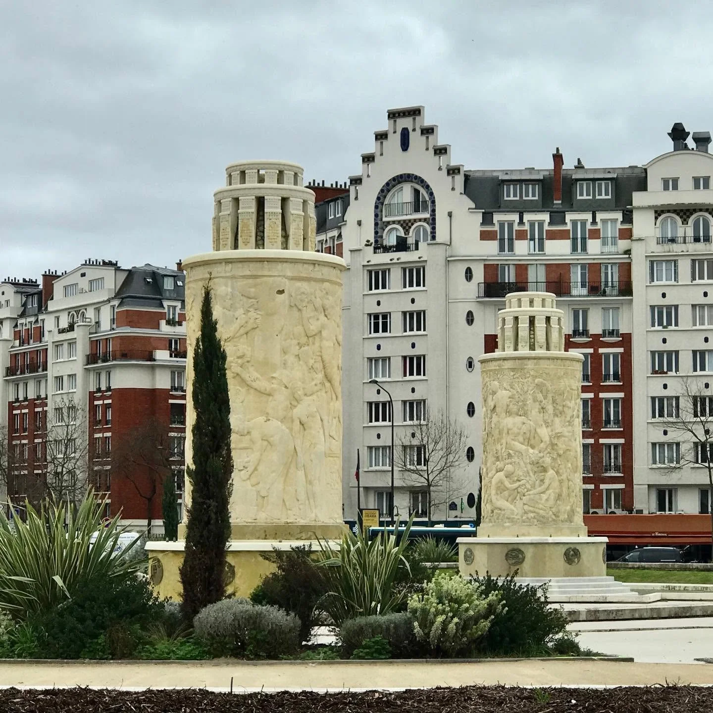 Paris-Art-Deco-Fountains.jpg