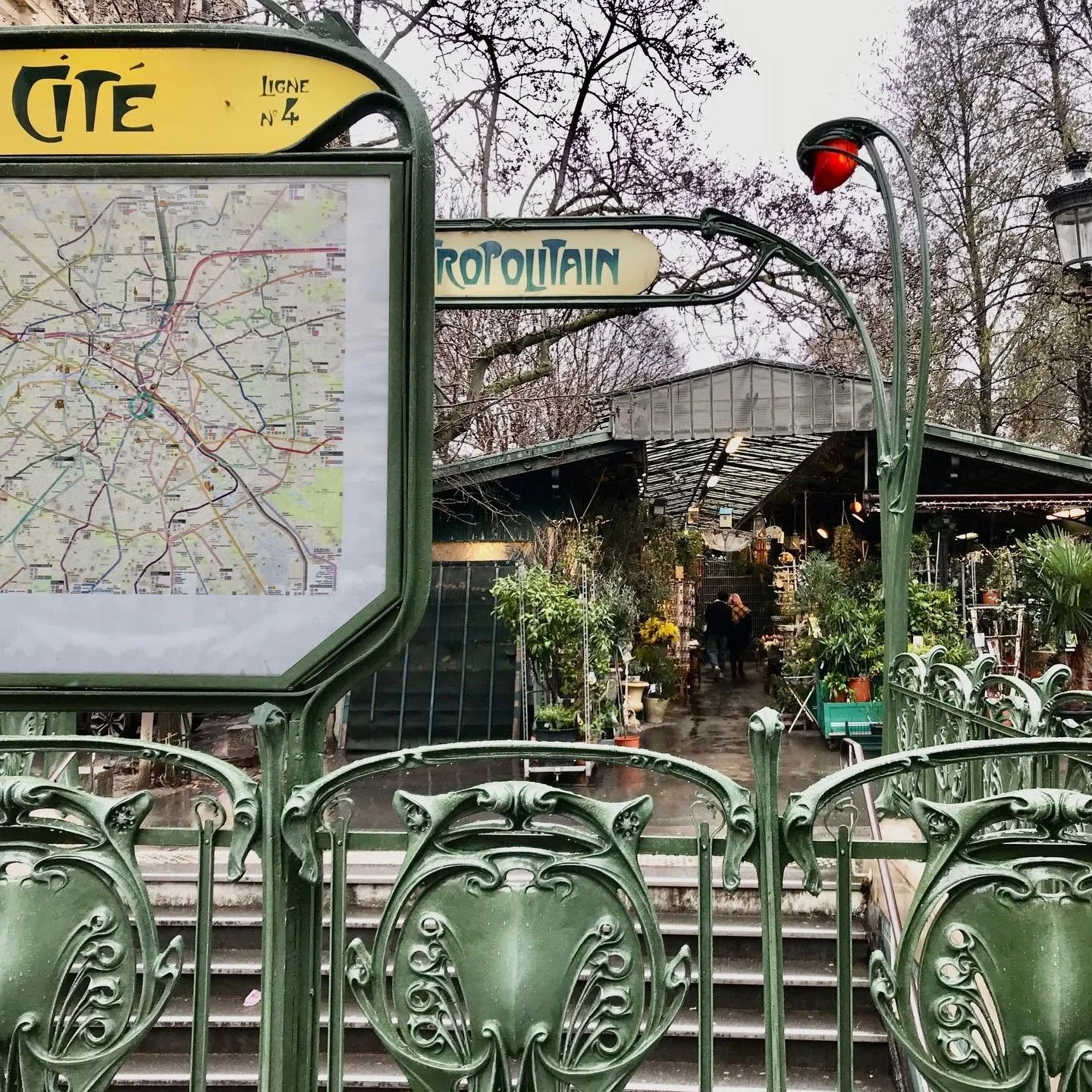 Paris-Metro-Cite.jpg