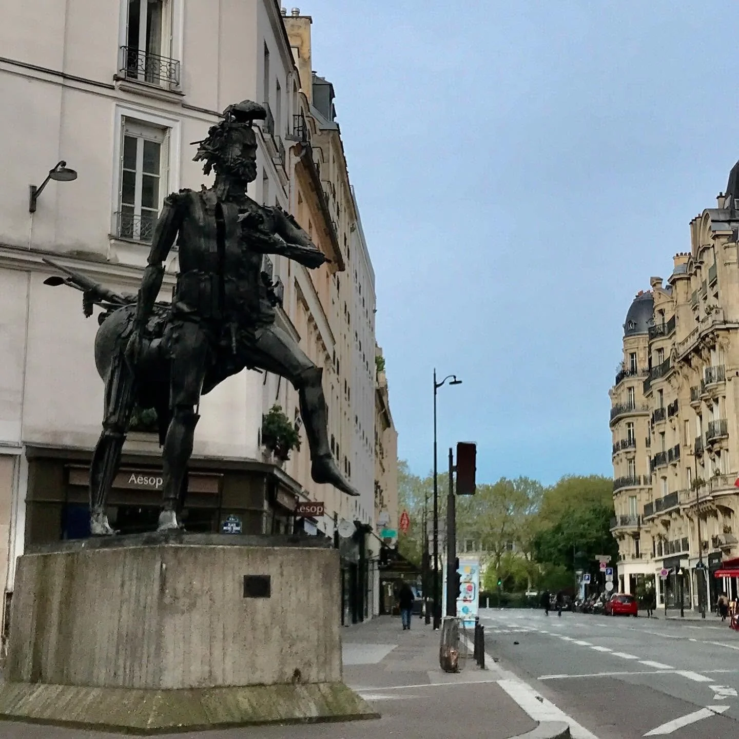 Cesar-Baldaccini-Sculptor-Paris-Statue.jpg