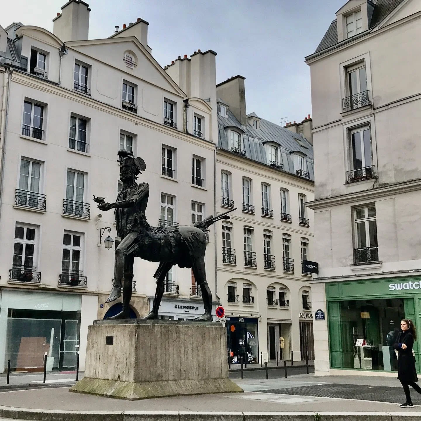 Paris-Statue-Cesar.jpg
