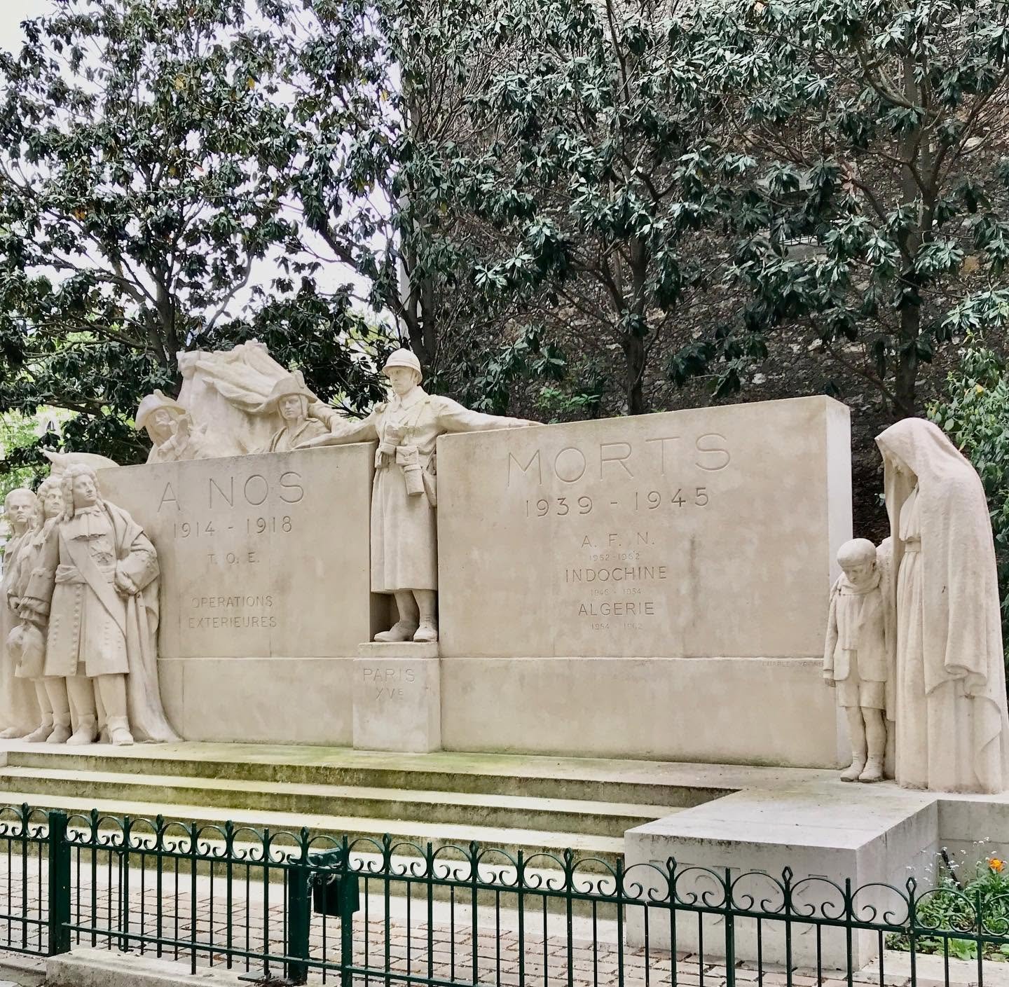 Paris-WWI-WWII-Memorial-Sculpture.jpg