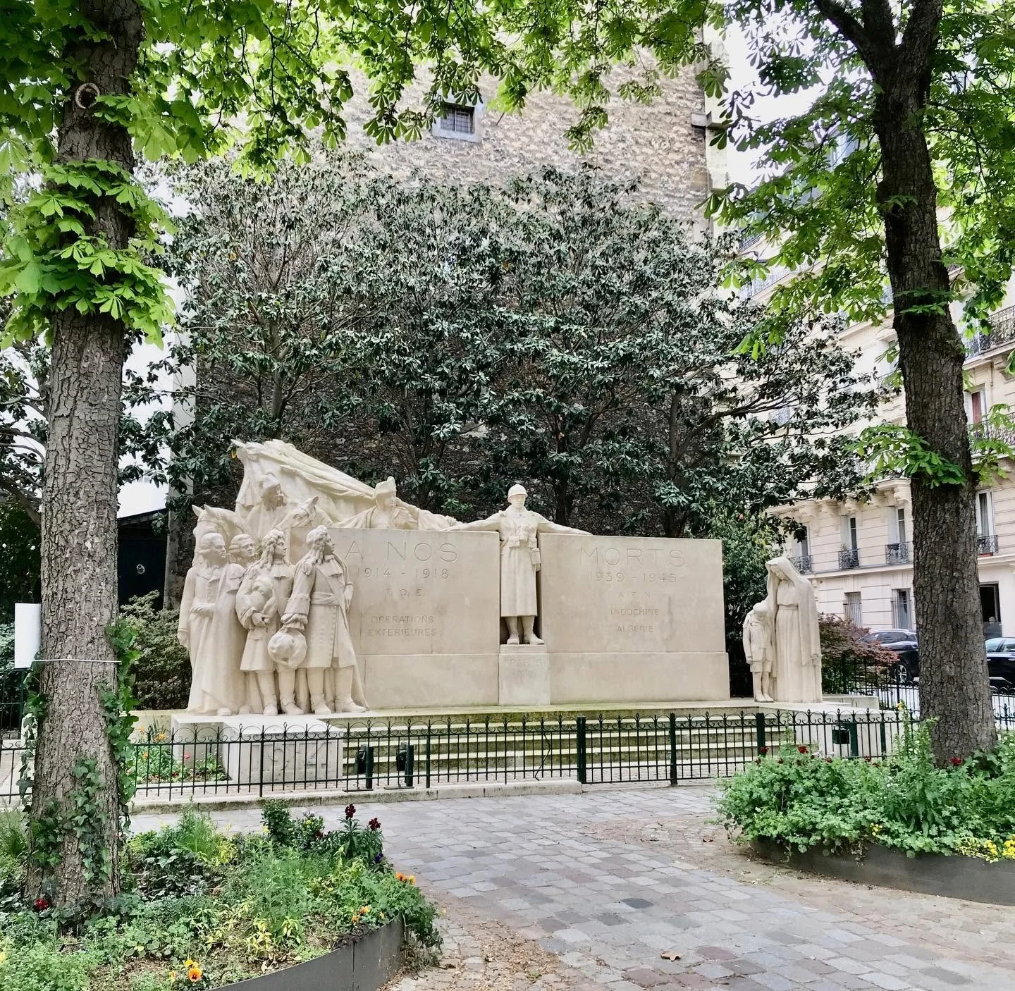 Paris-WWI-WWII-Memorial.jpg