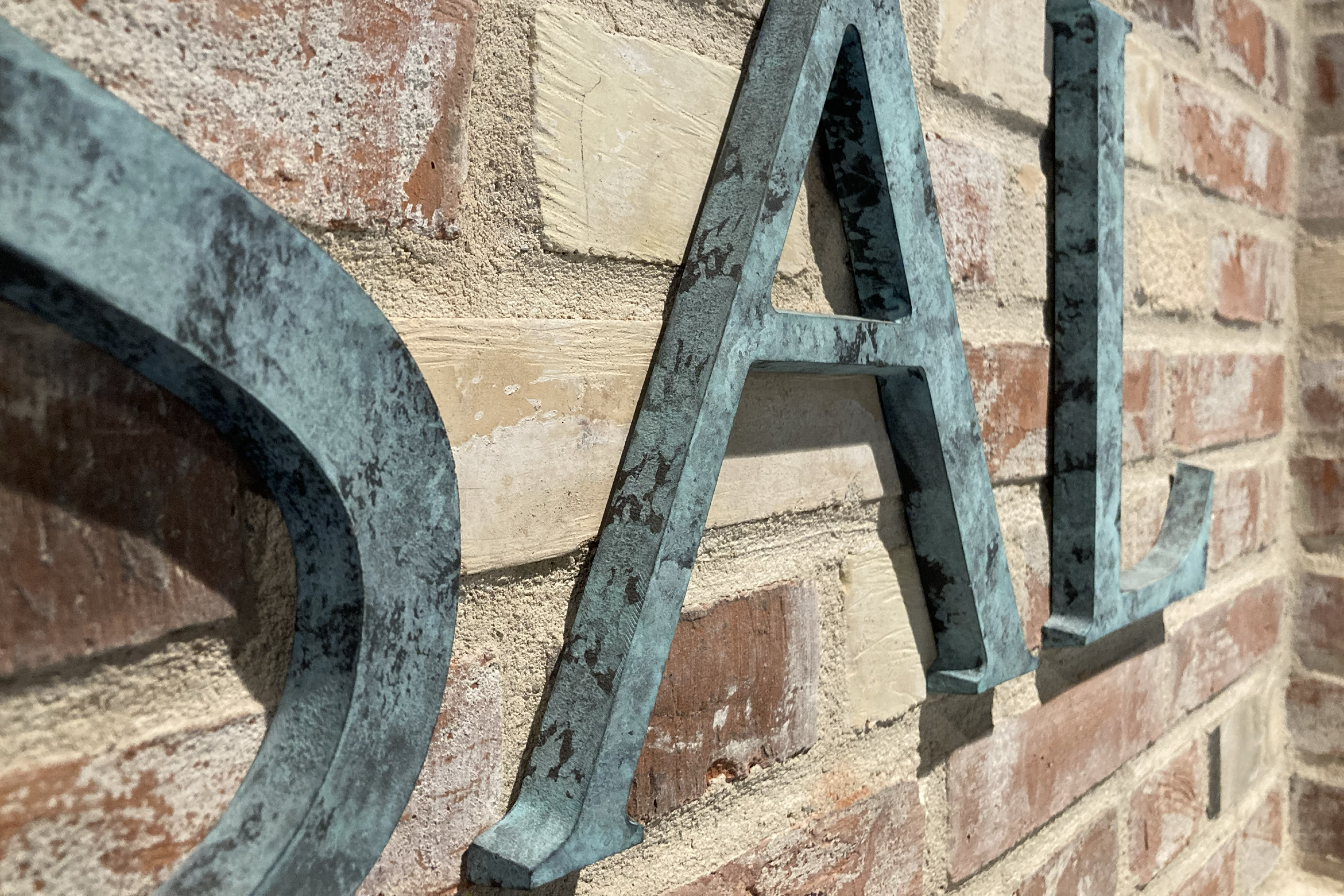 »The letters must work as normal flat text and in a three dimensional version for the signage. This is not just a thicker version of the letters, but a translated version that result in the same understanding of the shape. This project is an example