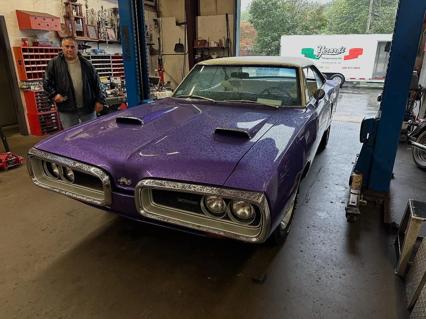 Transported this 1970 Dodge Coronet Super Bee #yerardi #yerarditransport #yerarditransportation #1970s #dodge #superbee #america  #boston #oldschool #transport #cars #carsofinstagram #carlifestyle #carsofinsta