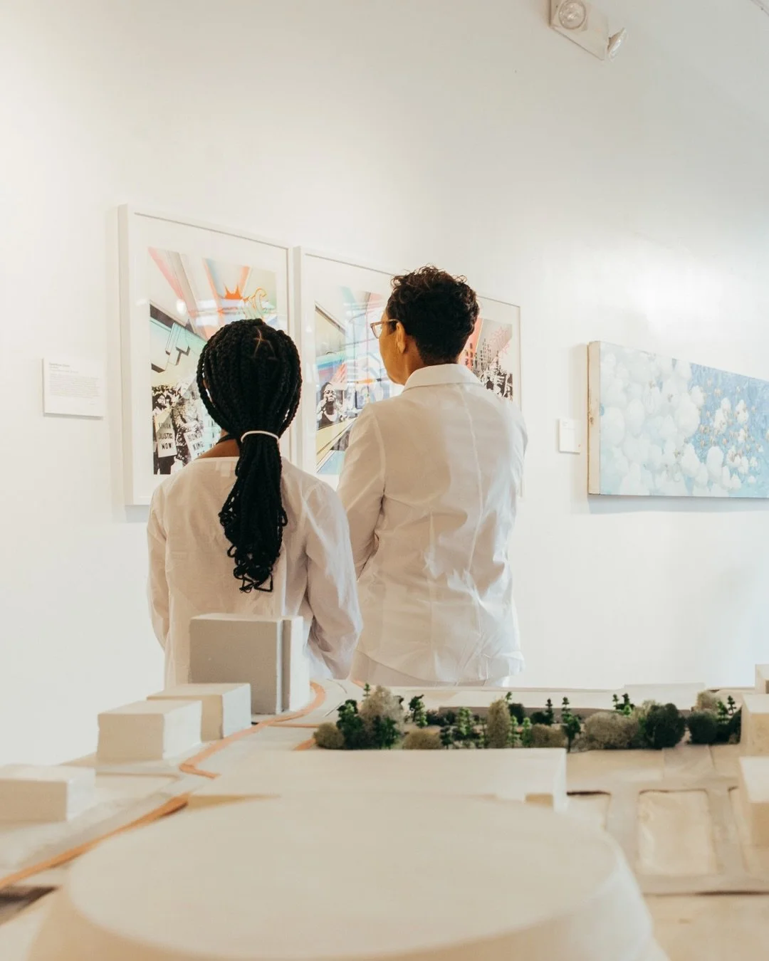 If you&rsquo;re bringing kids, we have you covered. 

ART 180 is back with the Creative Kids Hangout, a space for them to sit down, create, and be part of the market, not just walk through it.

We can&rsquo;t wait to see what they create!

Saturday
5