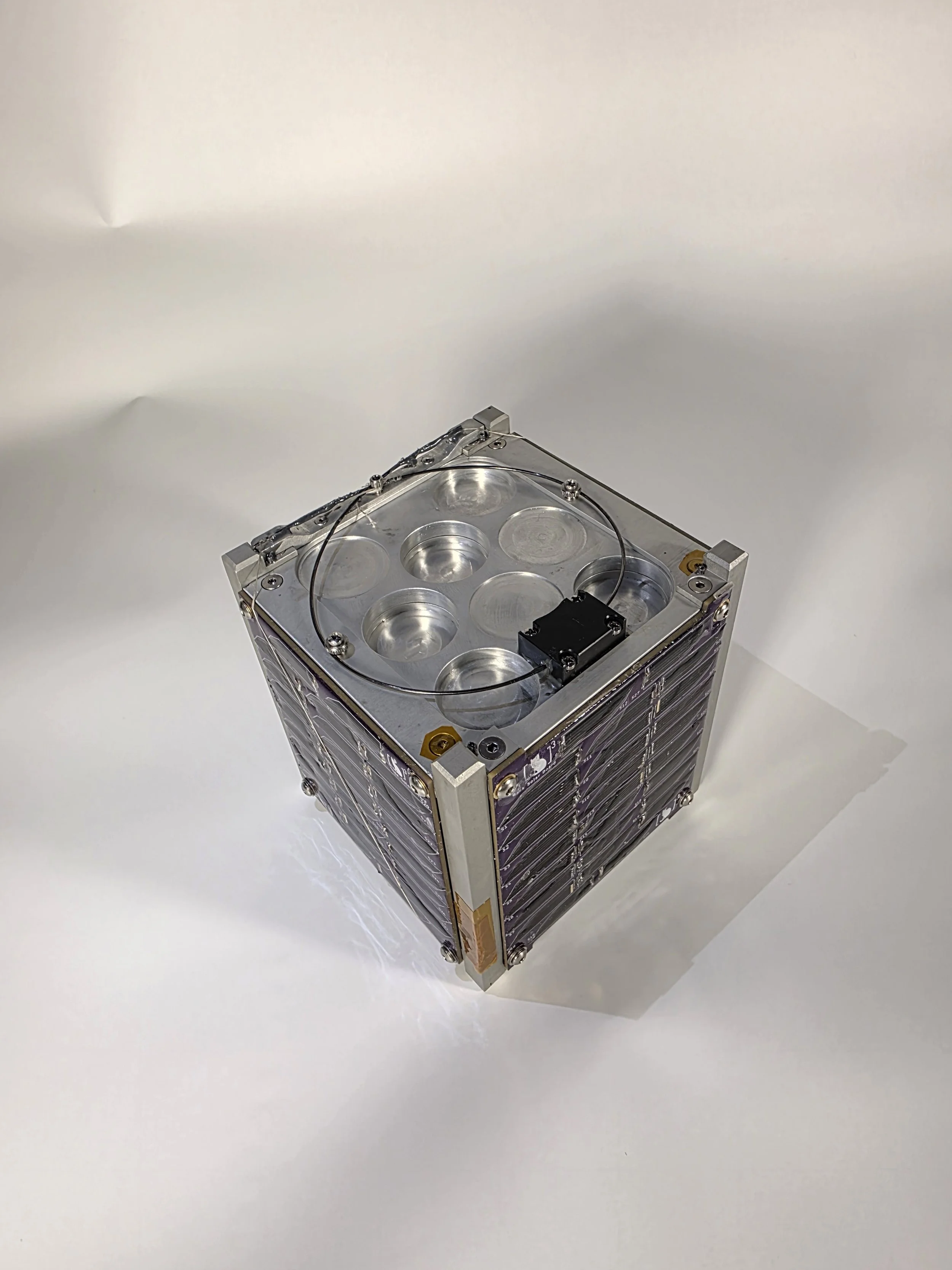  Deployable antenna for proprietary UHF radio packaged for flight 