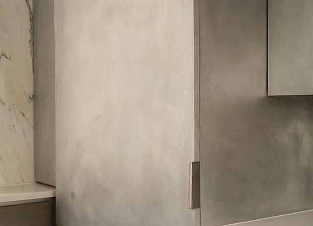 chelsea penthouse cabinet detail. 
#architecture #interiordesign #kitchendesign #kitchen #marble #backsplash #manhattan #chelsea #designbuild #design #newyork #beckmanstudio #bsdb #apartment #penthouse #archilovers #contractor #construction #interior