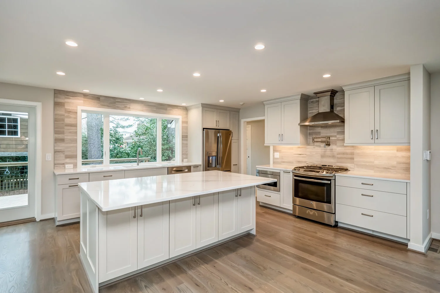 Modern Kitchen Benson Homes.jpg