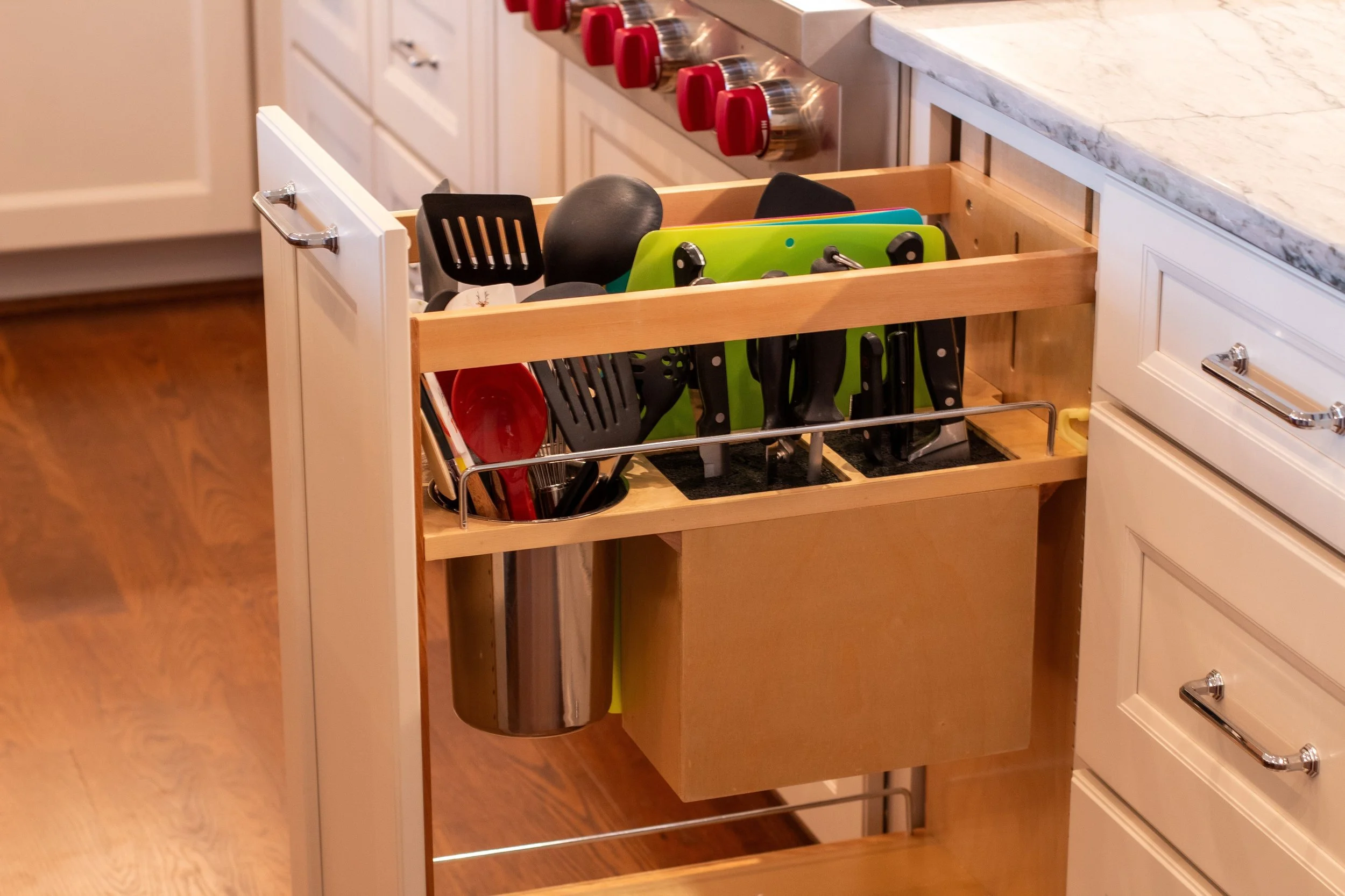 Pull-out-knife-utensil-drawer