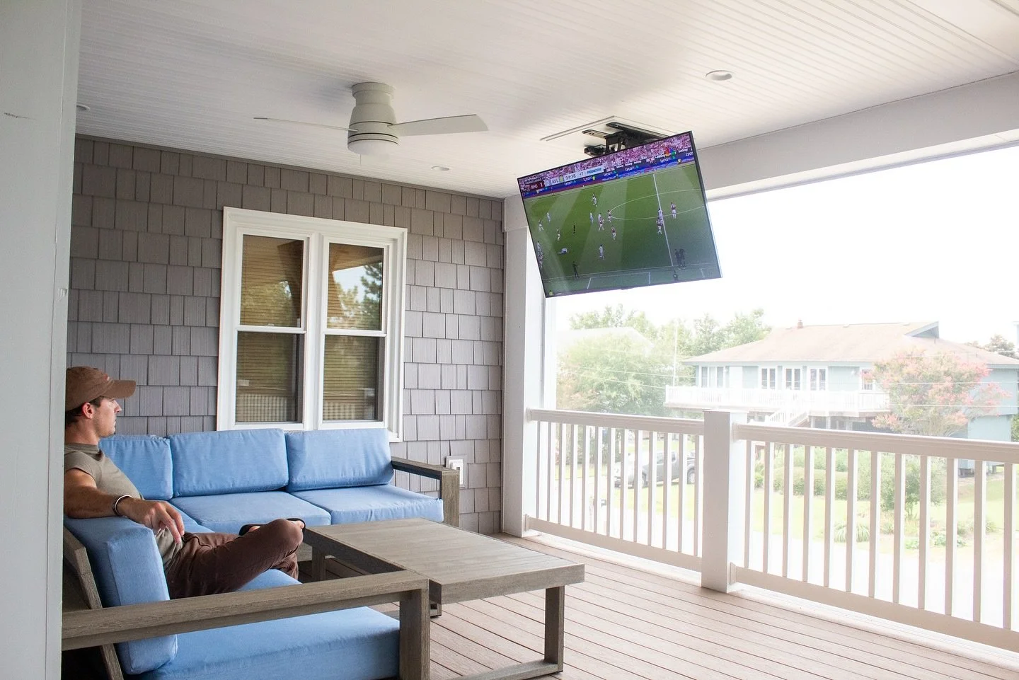 Fall is arguably the best time of year to enjoy your screened-in porch. 🍁🍂 The summer heat is finally starting to leave us!

Pictured: screened-in porch addition in Sandbridge, VA