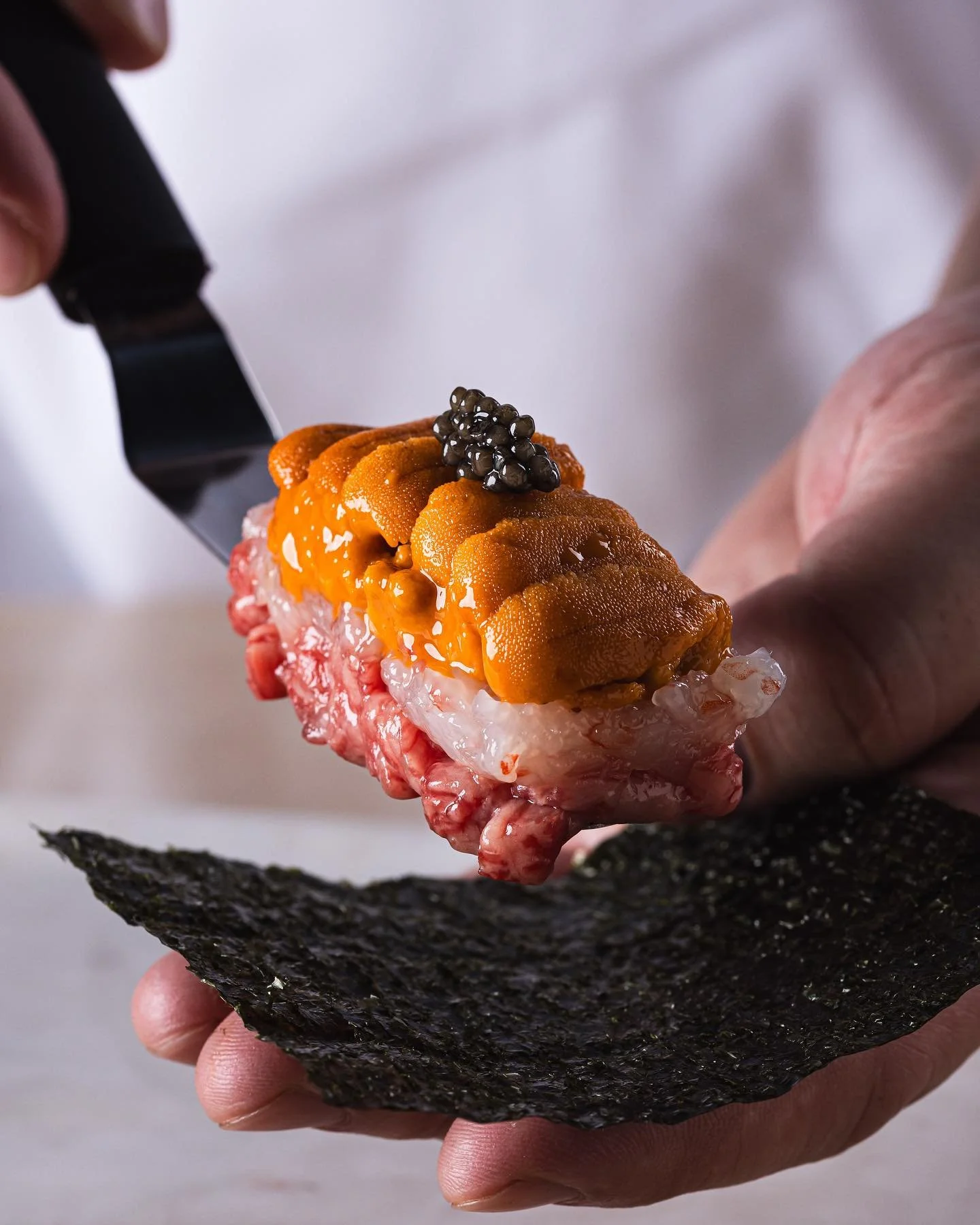 Blending time-honored techniques with handpicked seasonal ingredients for an immersive Omakase experience @kenbykamatsudaofficial 
.
.
.
.
.
.
#dubaifoodphotography #japanesecuisine #omakase #foodphotography #dubaifoodphotographer #foodphotographer #