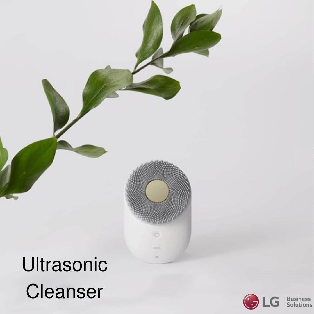 This Lg ultrasonic cleanser sounds 4,200 per minute cleaning pores and dead skin. 

#LG #LGHAUS #LGElectronics
