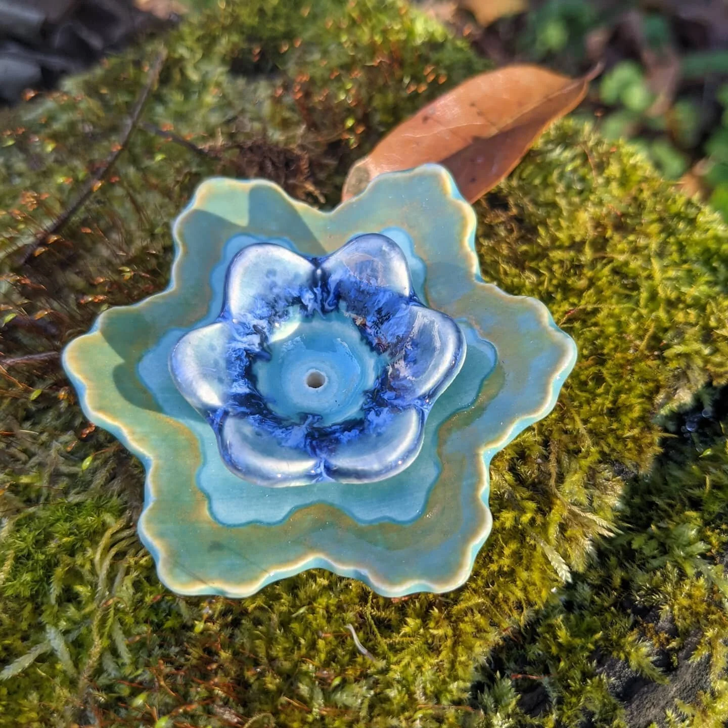 Green Dahlia Incense Burner.jpg