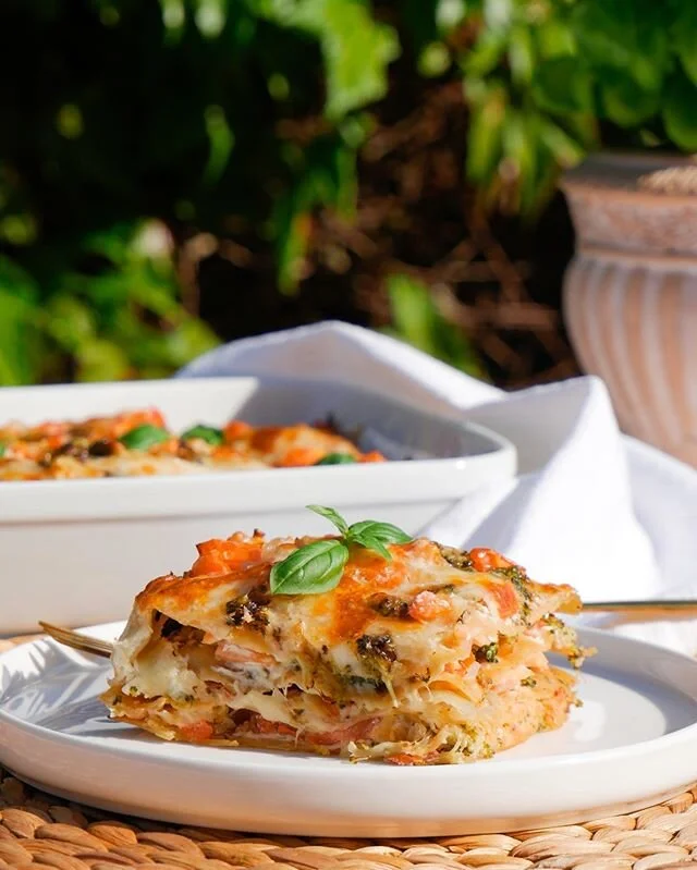 Ik ben een echte pasta lover. Ik heb niet echt een favoriete gerecht, maar met pasta 🍝 kan je me altijd plezier. ⠀⠀⠀⠀⠀⠀⠀⠀⠀⠀⠀⠀ ⠀⠀⠀⠀⠀⠀⠀⠀⠀⠀⠀⠀ ⠀⠀⠀⠀⠀⠀⠀⠀⠀⠀⠀⠀ ⠀⠀
Deze keer ben ik gegaan voor een heerlijke lasagne met gerookte zalm, broccoli 🥦 en boursin c