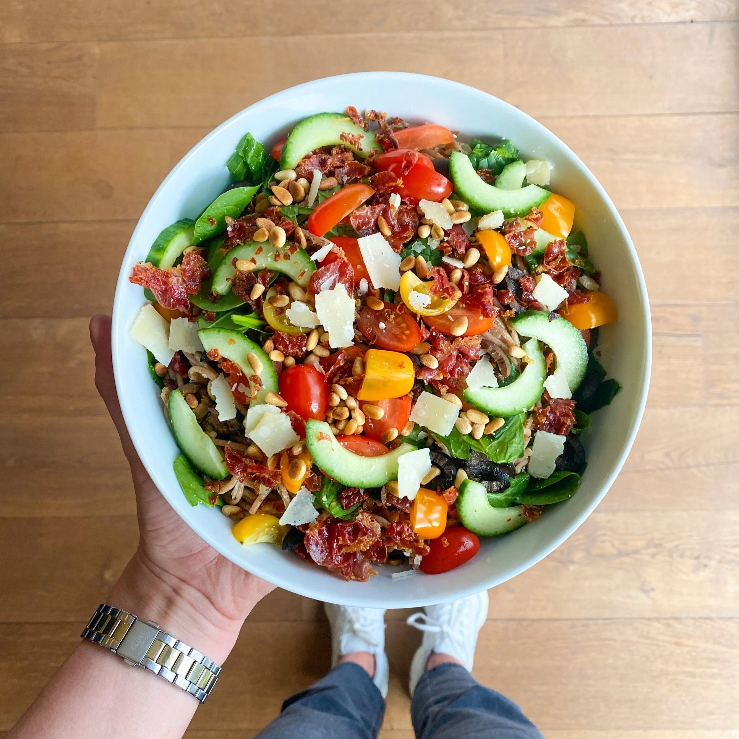 Lauwe zomerse pastasalade