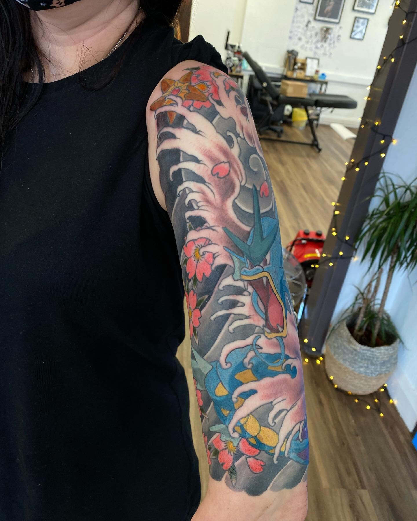 Added the colour and the last parts of the background to Lisa&rsquo;s Irezumi Pokemon half sleeve today 🤌🏽
I would love to tattoo more in this style, don&rsquo;t hesitate to get in touch to book an appointment 🙌🏽🔥
#irezumi #pokemon #garydos #sta