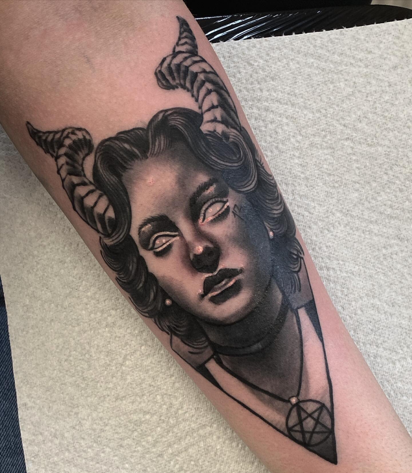 Some black and grey Neo Traditional for my little sister Cheyenne.