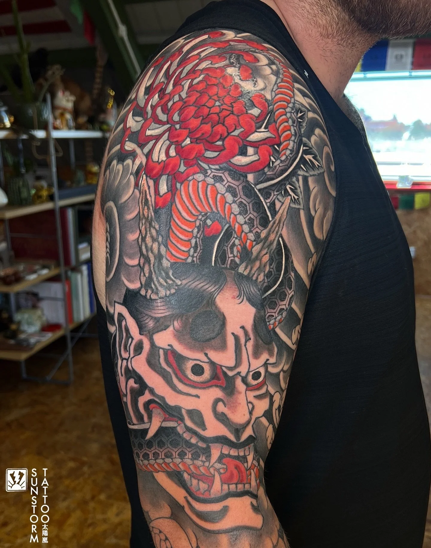 Dan was back in this week to work on his sleeve 💪🏽
The grey on the mask looks dark here but will settle in the heal 😁
Thanks for sitting for the ling day man 🗿
@seventhswordtattoo 
#tattoos #tattooer #japanesetattoo #japanesesleeve #hannya #hebi 